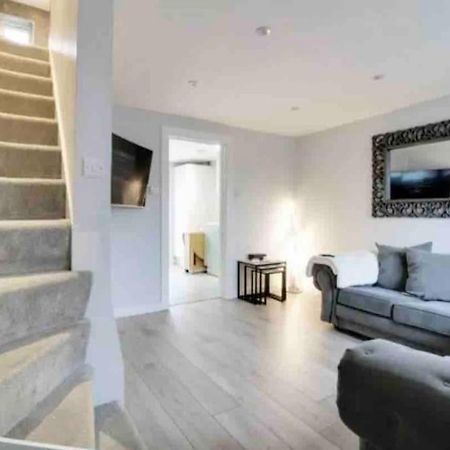 Recently Renovated,Modern House. Train Station Villa North Mymms Ngoại thất bức ảnh
